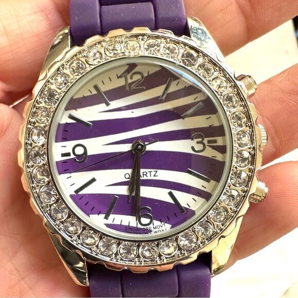 Bréda zebra rhinestone watch with purple band - Picture 6 of 8